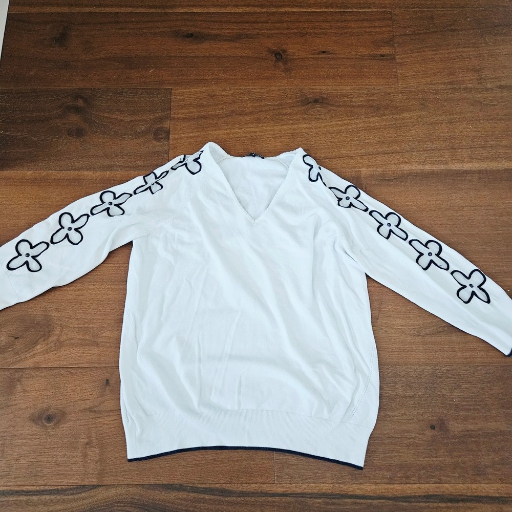 Vtg. Leo & Ugo Paris White V-Neck Sweater Navy Floral Cut-Out Bead Detail Size S